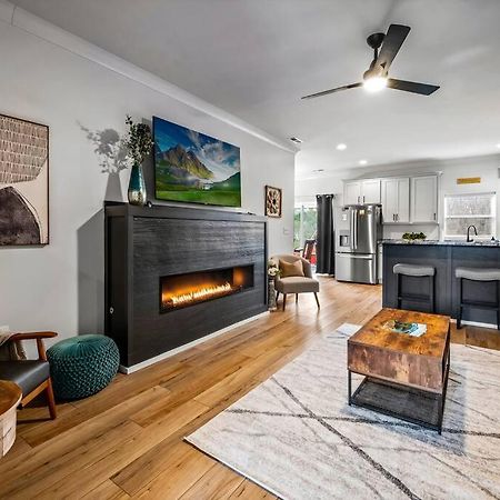 *Dog Friendly*Modern Home-Minutes To Dollywood, Gatlinburg, Smoky Mountains & Pigeon Forge! Exterior photo