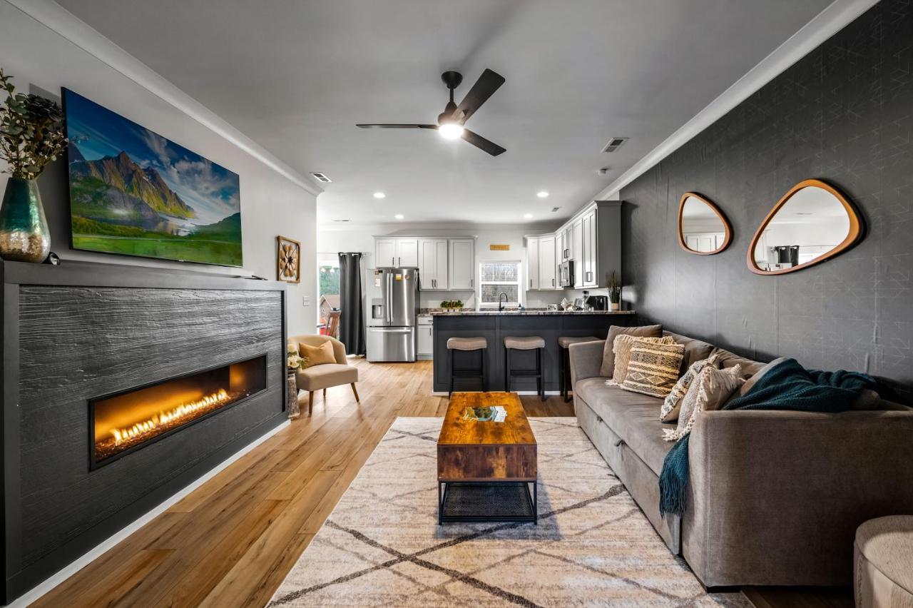 *Dog Friendly*Modern Home-Minutes To Dollywood, Gatlinburg, Smoky Mountains & Pigeon Forge! Exterior photo