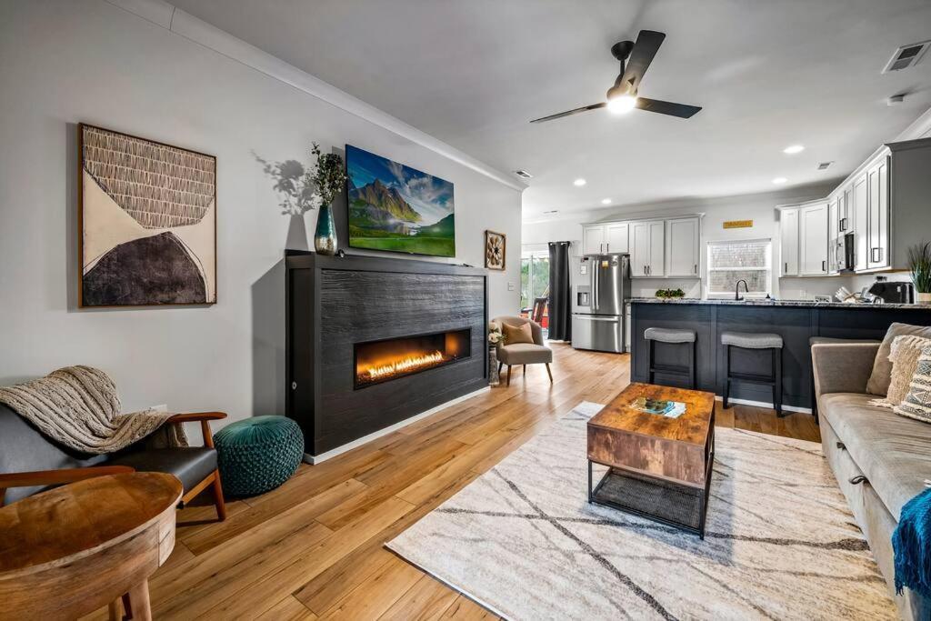 *Dog Friendly*Modern Home-Minutes To Dollywood, Gatlinburg, Smoky Mountains & Pigeon Forge! Exterior photo