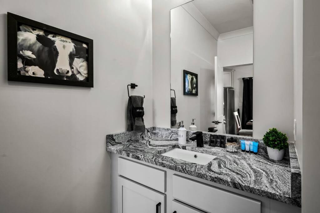 *Dog Friendly*Modern Home-Minutes To Dollywood, Gatlinburg, Smoky Mountains & Pigeon Forge! Exterior photo