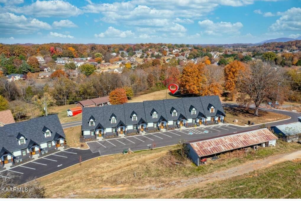 *Dog Friendly*Modern Home-Minutes To Dollywood, Gatlinburg, Smoky Mountains & Pigeon Forge! Exterior photo