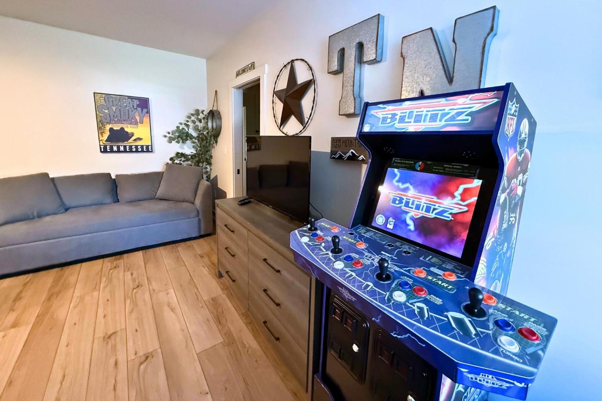 *Dog Friendly*Modern Home-Minutes To Dollywood, Gatlinburg, Smoky Mountains & Pigeon Forge! Exterior photo